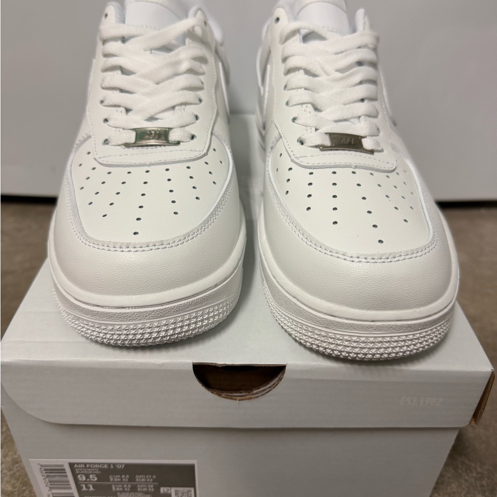 New white Nike men’s Air Force 1